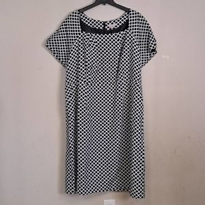 Appraisal Woman Midi Dress Black 22W